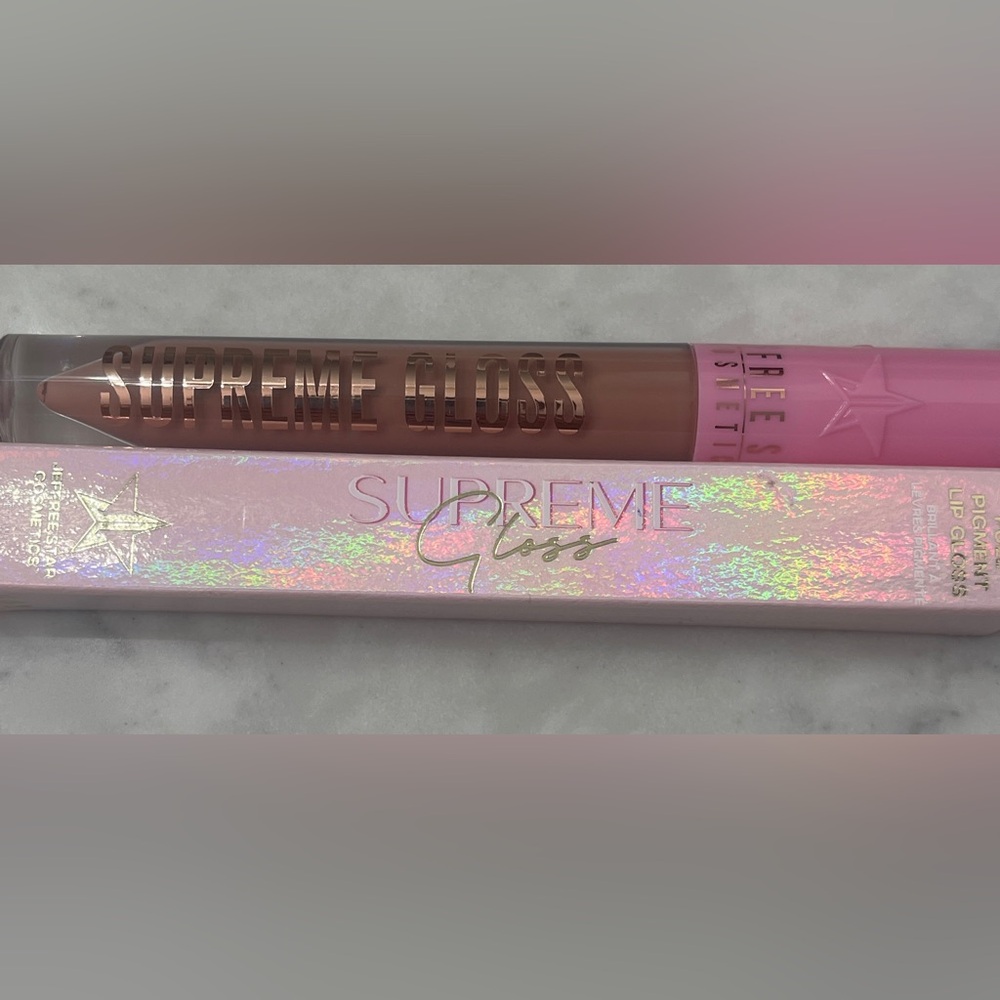 Jeffree Star (mannequin )Supreme Gloss